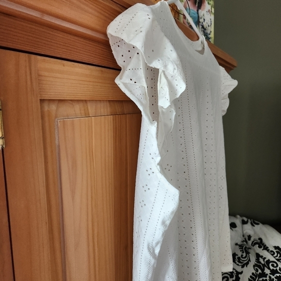 Solid Eyelit Ruffle Trim Top - Picture 2 of 3